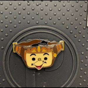 Disney fanny pack cogsworth pin
